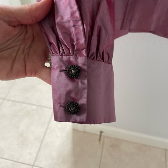 Dana Buchman silk blouse. - Picture 4 of 9